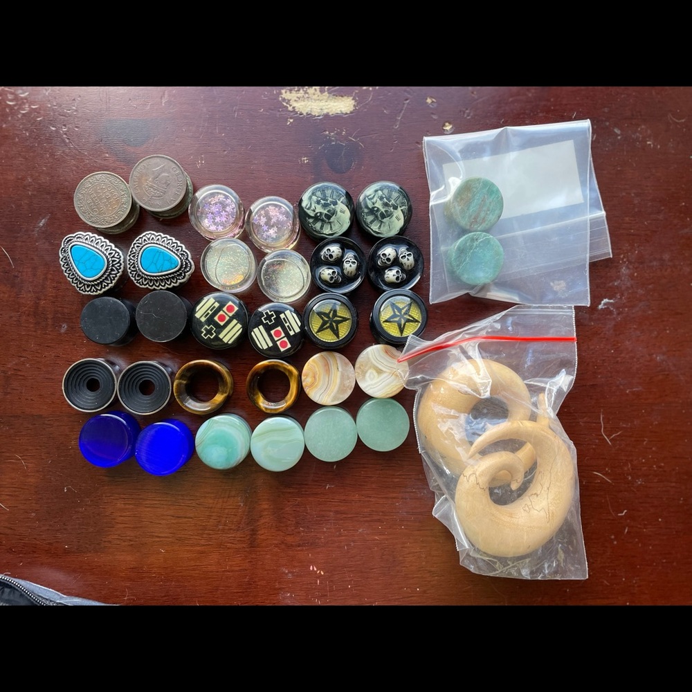 22mm - 7/8 inch 17 pairs Plugs/tunnels ear rings